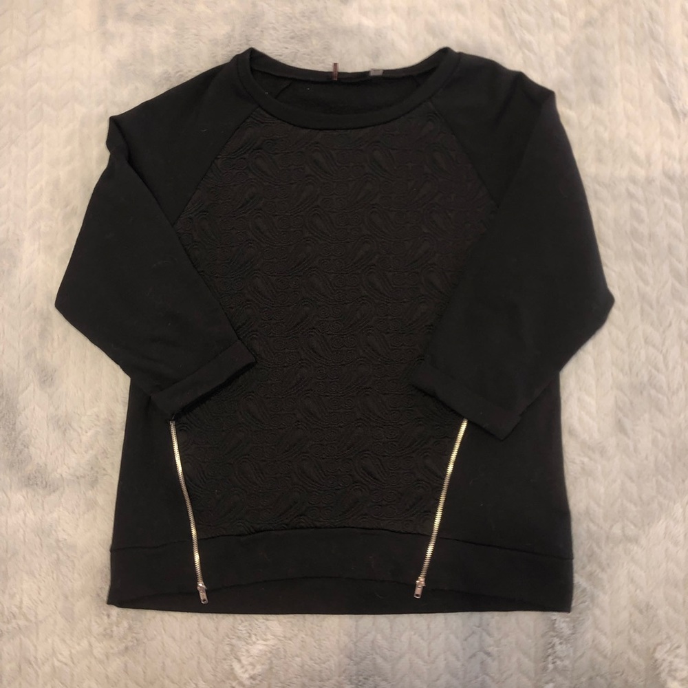 Black top with zippers